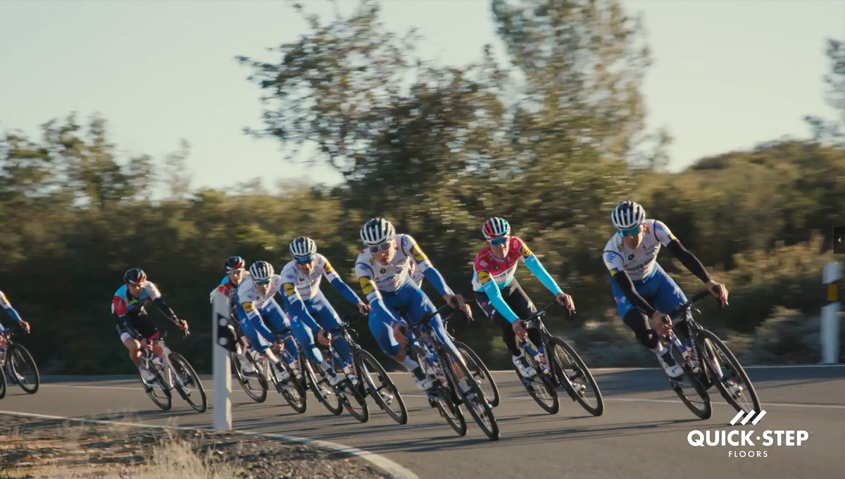 燃情環(huán)法賽,得高Quick-Step車隊向冠軍沖刺 1-2 燃情環(huán)法賽,得高Quick-Step車隊向冠軍沖刺 1-2
